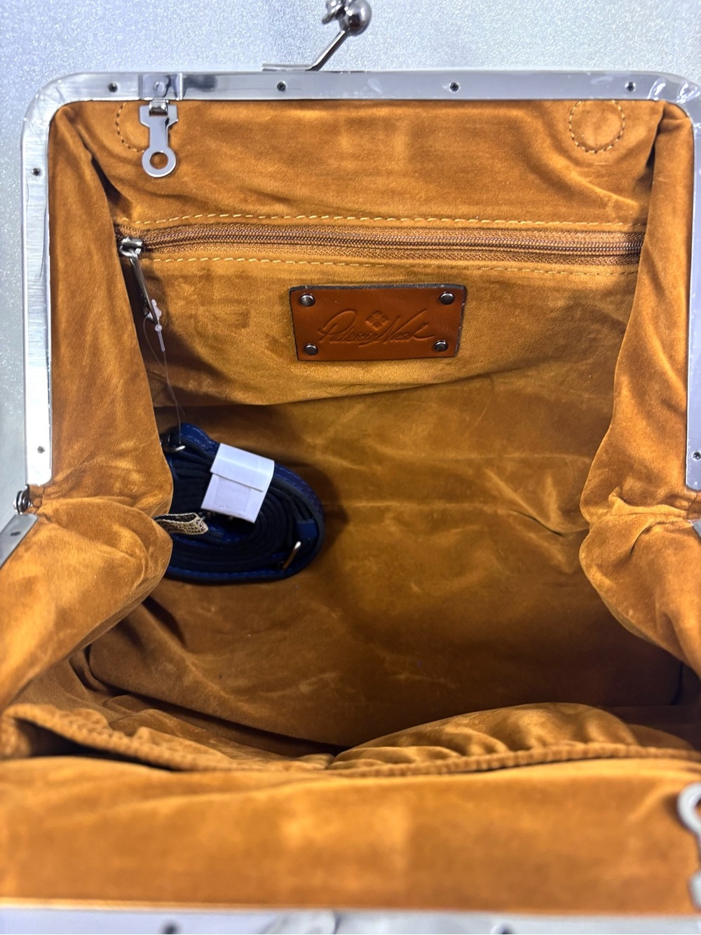 Patricia Nash Sofia Frame C/B. Rugged Natural Grain Leather. Denim Blue. - Picture 17 of 17